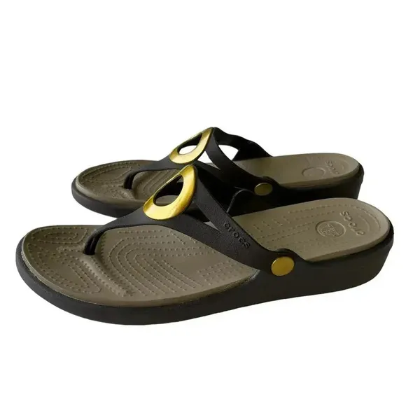 CROCS Women's Sanrah Metallic O-ring Wedge Thong Sandals Espresso Gold Size 10