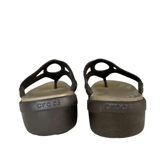CROCS Women's Sanrah Metallic O-ring Wedge Thong Sandals Espresso Gold Size 10