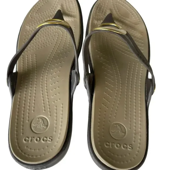 CROCS Women's Sanrah Metallic O-ring Wedge Thong Sandals Espresso Gold Size 10
