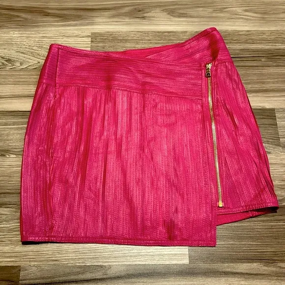 CUSP Genuine Leather Raspberry Lined Goldtone Zipper Mini Skirt Neiman Marcus M