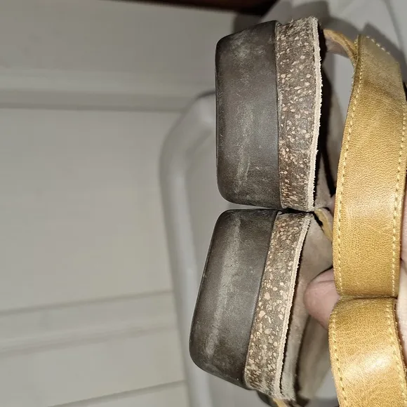 Dansko leather sandals strappy - 38 / 7 - camel