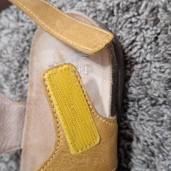 Dansko leather sandals strappy - 38 / 7 - camel
