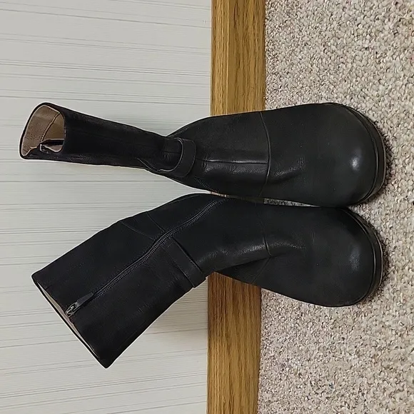 Dansko Marietta black heeled leather boots Euro 42/ US 11.5-12 side zip