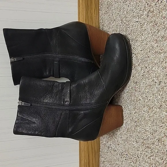 Dansko Marietta black heeled leather boots Euro 42/ US 11.5-12 side zip