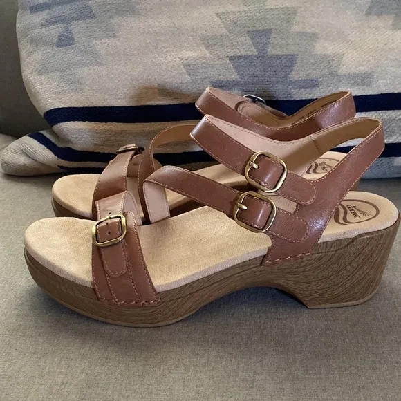 Dansko sacha burnished calf tan summer sandals wedges 11