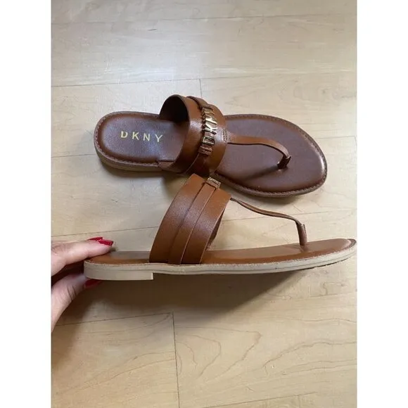 Dkny &quot;Sania&quot; brown thong sandals women sz 6 gold Logo