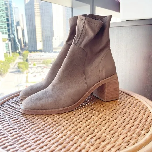 Dolce Vita Indiga Suede Scandinavian Square Toe Block Heel Ankle Boots Size 9