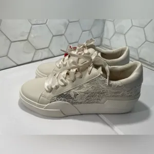 Dolce Vita Woman’s Ecru Lace Sneakers Size 7.5 NEW Off White Satin Ribbon Laces