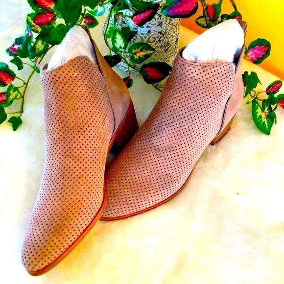 DOLCE VITA STACKED HEEL ALMOND SUEDE BOOTS 9.5 NWT