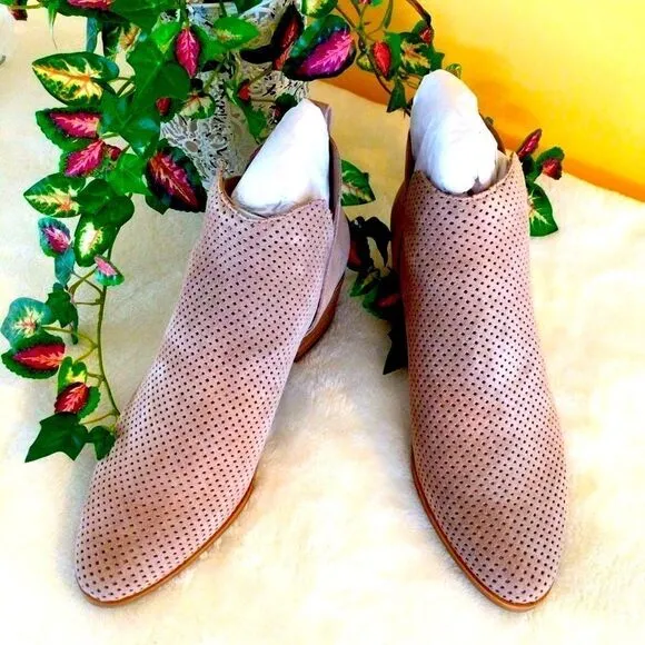 DOLCE VITA STACKED HEEL ALMOND SUEDE BOOTS 9.5 NWT