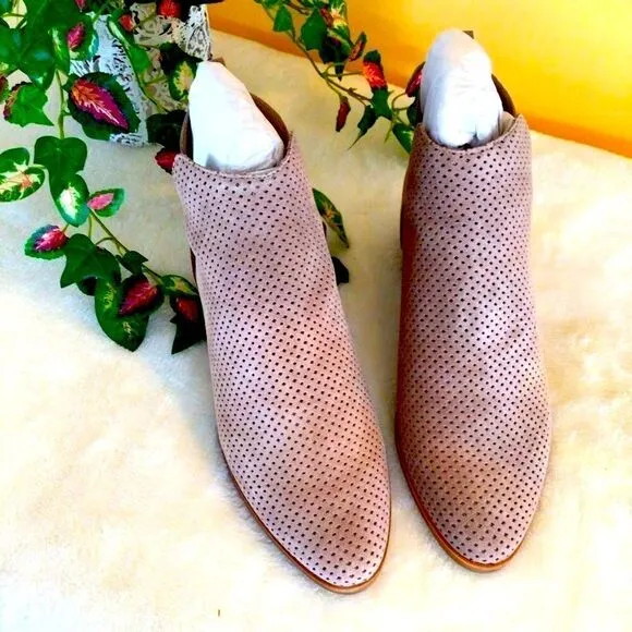 DOLCE VITA STACKED HEEL ALMOND SUEDE BOOTS 9.5 NWT
