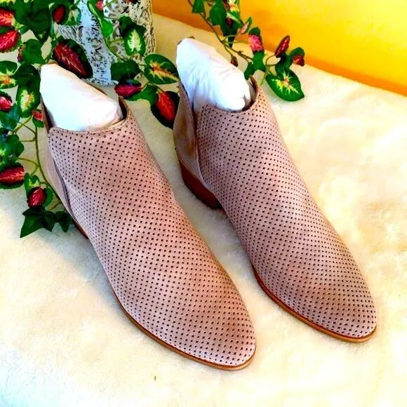 DOLCE VITA STACKED HEEL ALMOND SUEDE BOOTS 9.5 NWT