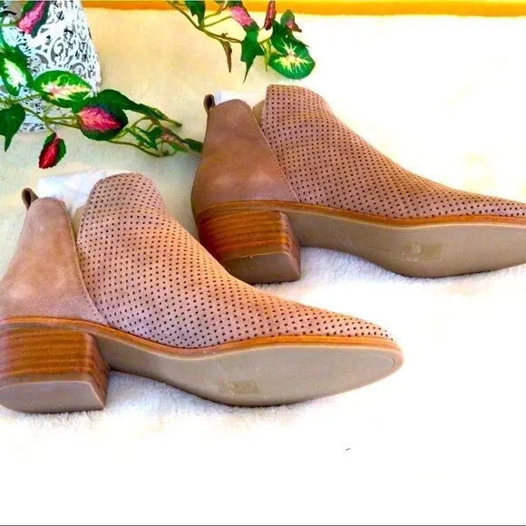 DOLCE VITA STACKED HEEL ALMOND SUEDE BOOTS 9.5 NWT