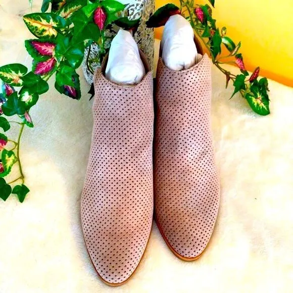 DOLCE VITA STACKED HEEL ALMOND SUEDE BOOTS 9.5 NWT