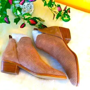 DOLCE VITA STACKED HEEL ALMOND SUEDE BOOTS 9.5 NWT