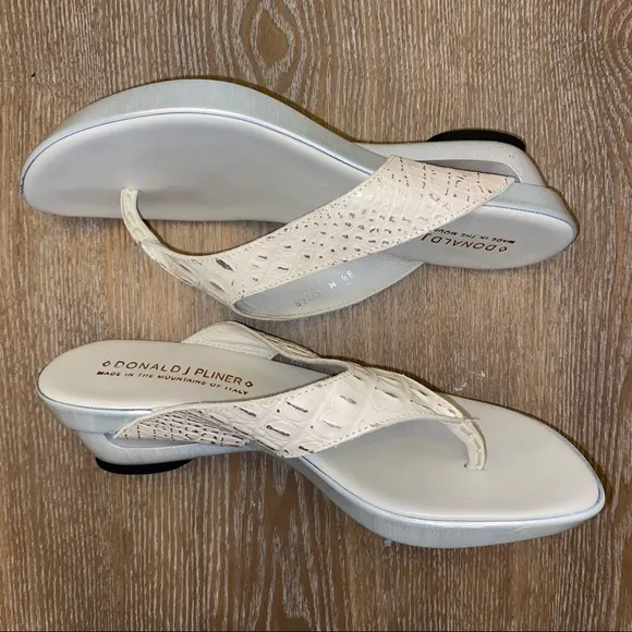 DONALD J. PLINER ‘Cisar-90’ Embossed Metallic Crocodile Print Thong Sandals