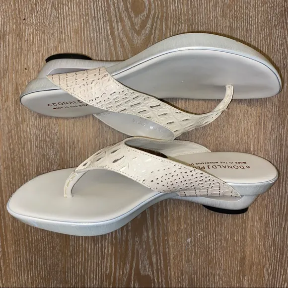 DONALD J. PLINER ‘Cisar-90’ Embossed Metallic Crocodile Print Thong Sandals