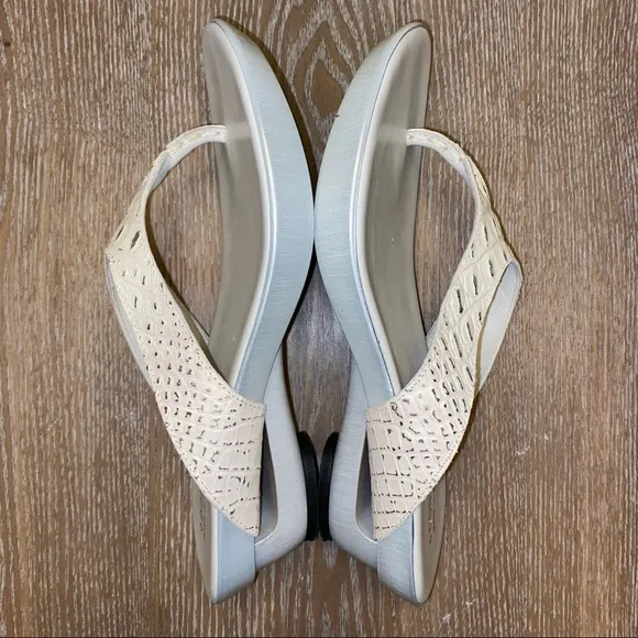 DONALD J. PLINER ‘Cisar-90’ Embossed Metallic Crocodile Print Thong Sandals