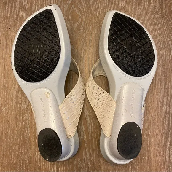DONALD J. PLINER ‘Cisar-90’ Embossed Metallic Crocodile Print Thong Sandals
