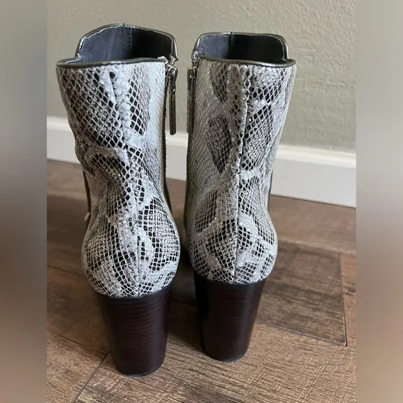 Donald J Pliner Snakeskin Sonoma boots‎ women’s size 10