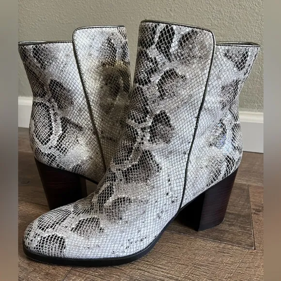 Donald J Pliner Snakeskin Sonoma boots‎ women’s size 10
