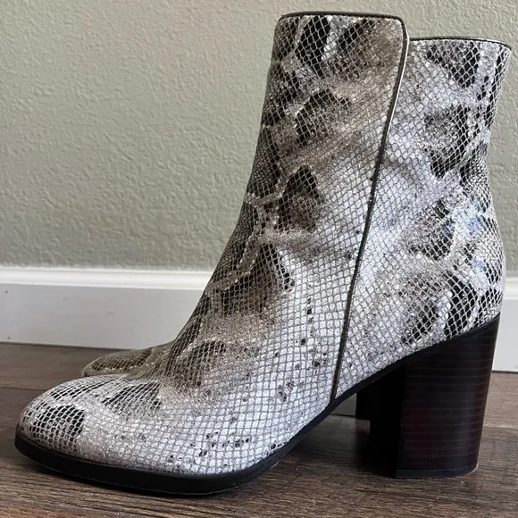 Donald J Pliner Snakeskin Sonoma boots‎ women’s size 10