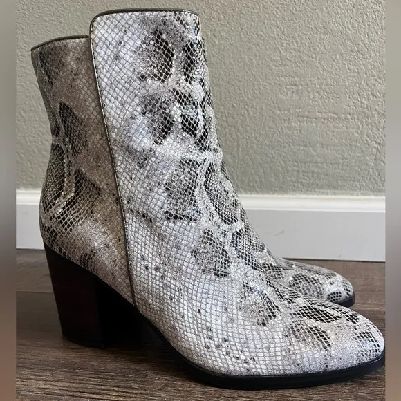 Donald J Pliner Snakeskin Sonoma boots‎ women’s size 10