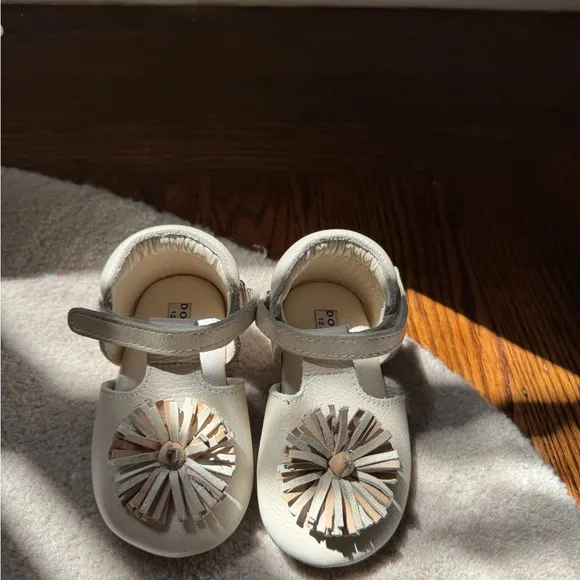 Donsje Poms Shoes | Off White Metallic Leather EUC 12-18 month