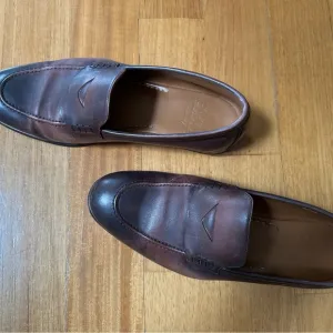 Doucal's Brown Leather Loafers Timeless Slip-On Design