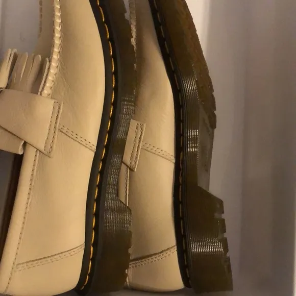Dr. Martens Adrian vintage taupe Virginia Soft Leather Tassel Loafers size 11