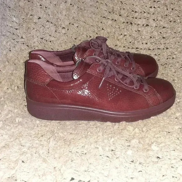 ECCO-Burgundy Red/Purple Patent Leather-Glossy Sneakers-Sz 41-10.5-Near Mint