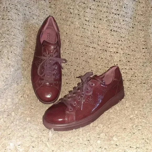 ECCO-Burgundy Red/Purple Patent Leather-Glossy Sneakers-Sz 41-10.5-Near Mint