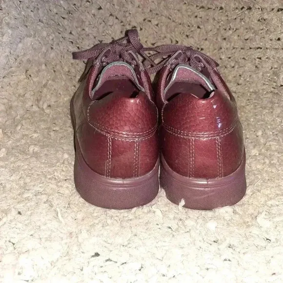 ECCO-Burgundy Red/Purple Patent Leather-Glossy Sneakers-Sz 41-10.5-Near Mint