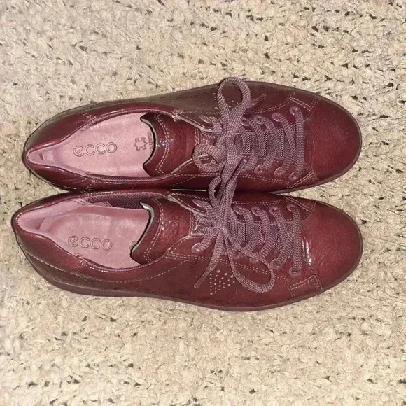 ECCO-Burgundy Red/Purple Patent Leather-Glossy Sneakers-Sz 41-10.5-Near Mint