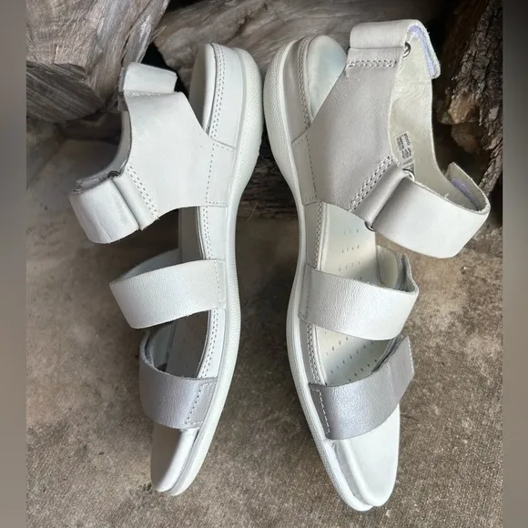 ECCO Flash leather sandals with all adjustable velcro straps Sz-37(6-6.5).   C