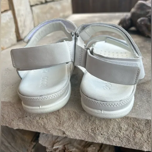 ECCO Flash leather sandals with all adjustable velcro straps Sz-37(6-6.5).   C