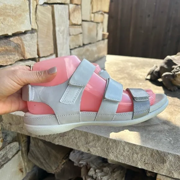 ECCO Flash leather sandals with all adjustable velcro straps Sz-37(6-6.5).   C