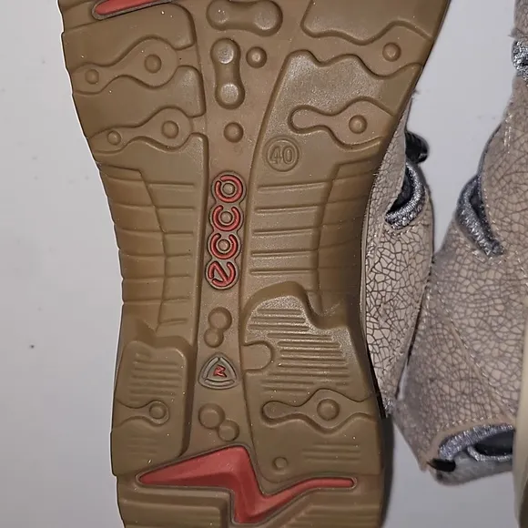 ECCO WOMENS OFFROAD SANDALS Nude/ Marine Toggle velcro VGUC Sz 40 (9-9.5 US)