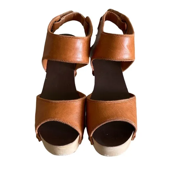 Ecote Wood Wedge Leather Sandals