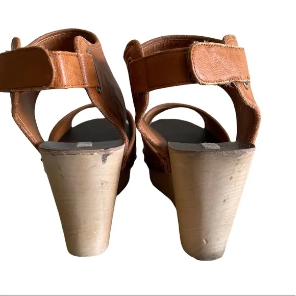 Ecote Wood Wedge Leather Sandals