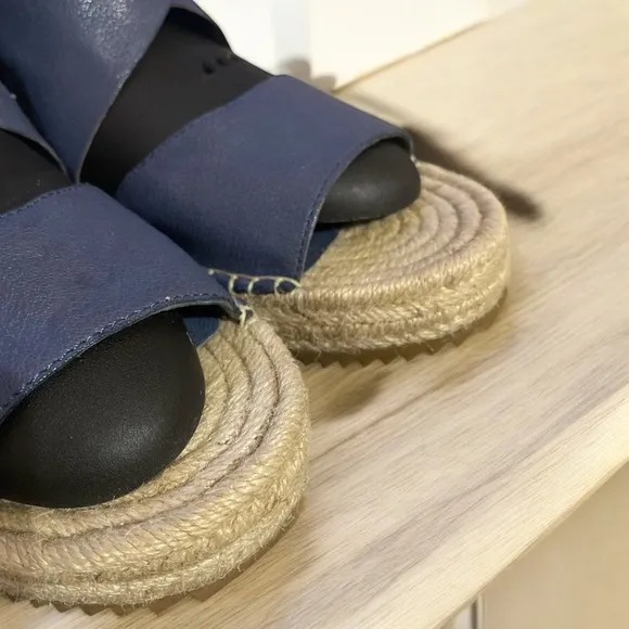 EILEEN FISHER RARE Willow Blue Leather Wedge Espadrille Sandals Women’s Size 9
