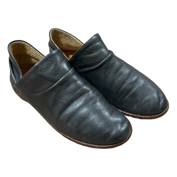 EUC Beek Puffin Loafers - Black - size 6