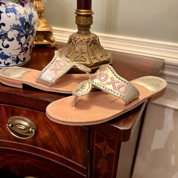 EUC Jack Rogers Gold Pink Embroidered XOXOXO Navajo Thong Sandals Size 8 M