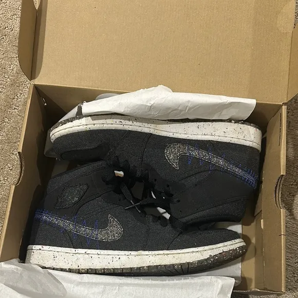 EUC- Nike Black Nike Sneakers with Box