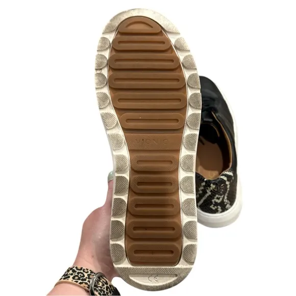 EUC - Vionic Simasa Stingray Snake Print Sneakers - Size 9.5