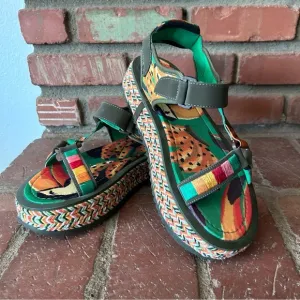 FARM RIO Green Toucans Raffia Velcro Platform Sandals Sz 11