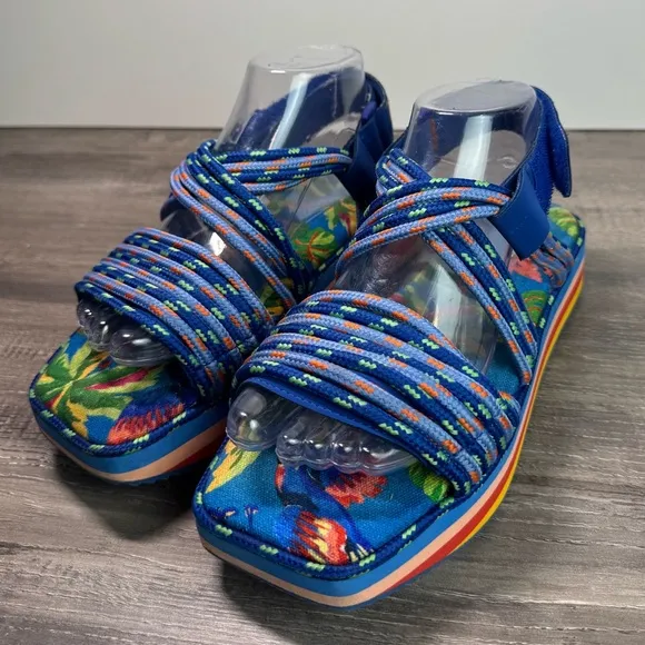 Farm Rio Macaw Tropical Platform Sandals Womens size 9 EUC $210