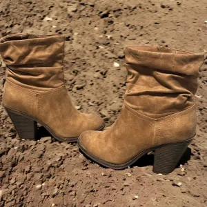 Fergalicious by Fergie  Western Boots (A0008)