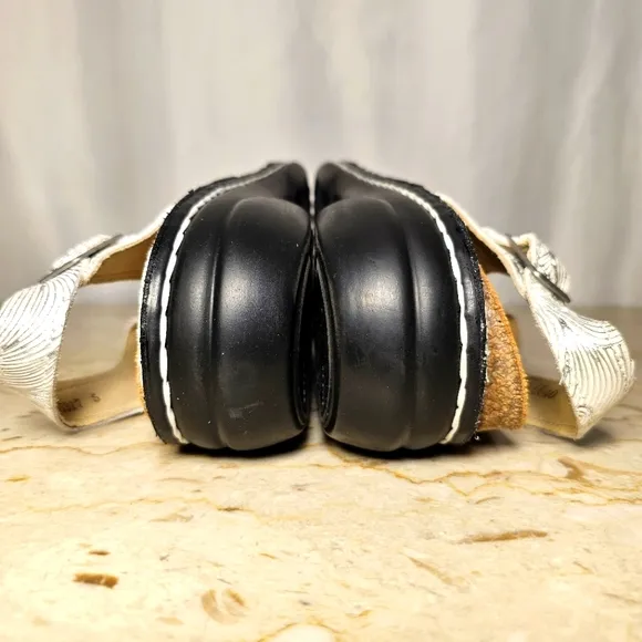 Finn Comfort Womens Silver Metallic Swirl Leather Sandals Size EU 40/US 9-9.5