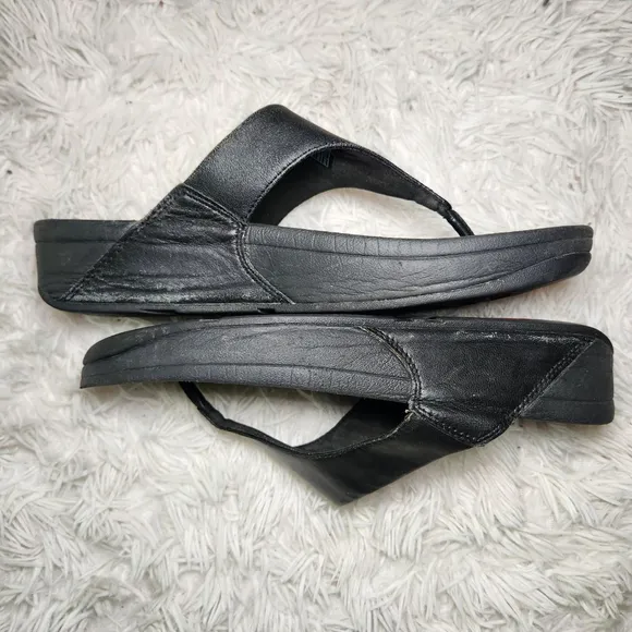Fitflop Lulu Leather Toepost Thong Sandals